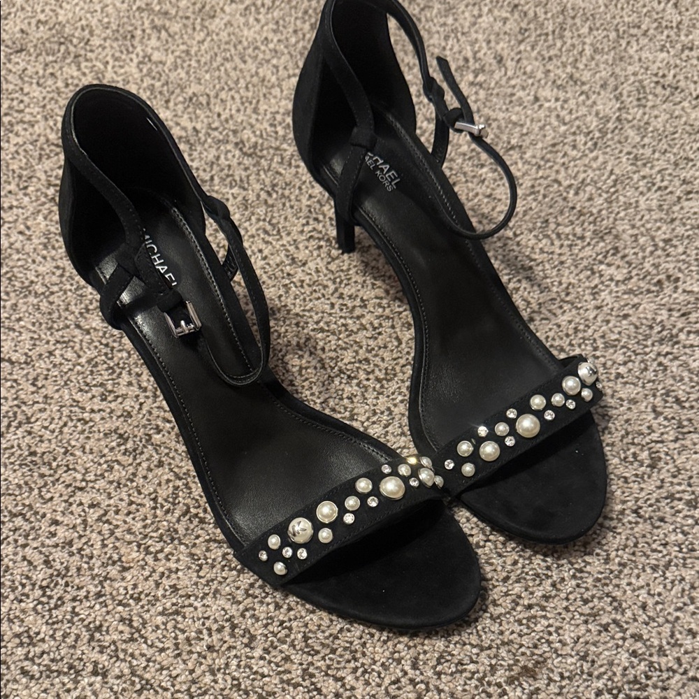 MICHAEL Michael Kors Simone
Suede Pearl Stud Mid Dress Sandals size 10